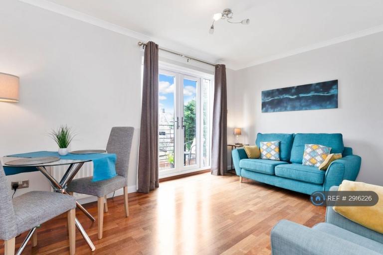 2 bedroom flat in Allan Court, Grangemouth, FK3 (2 bed) (#2916226)