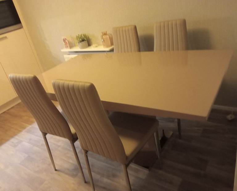 Dining table and 4 chairs