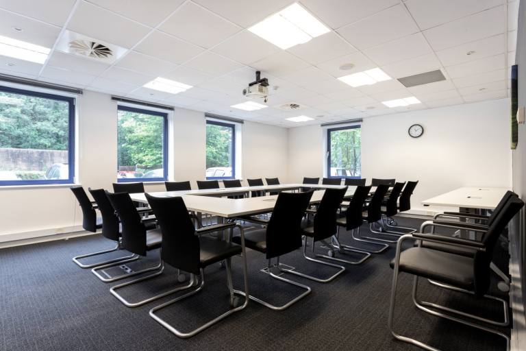 Cardiff - CF23 8RU \ Productive Team Workspace with 4 Workstations