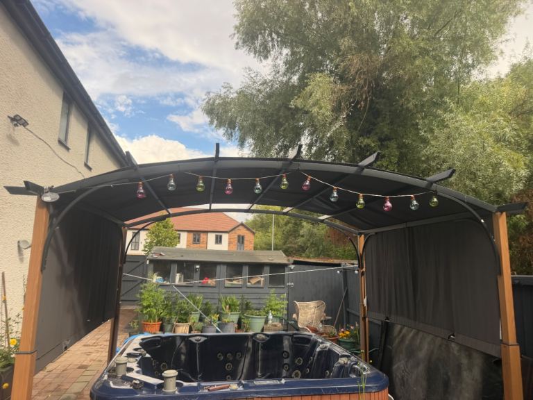 Hot Tub Gazebo with Retractable Sides and Lights – Good Condition