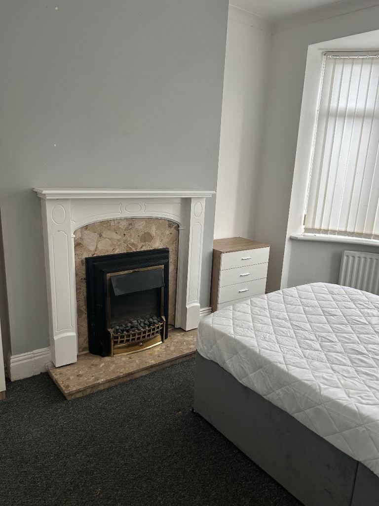 Room to rent in popular area in Teesville 