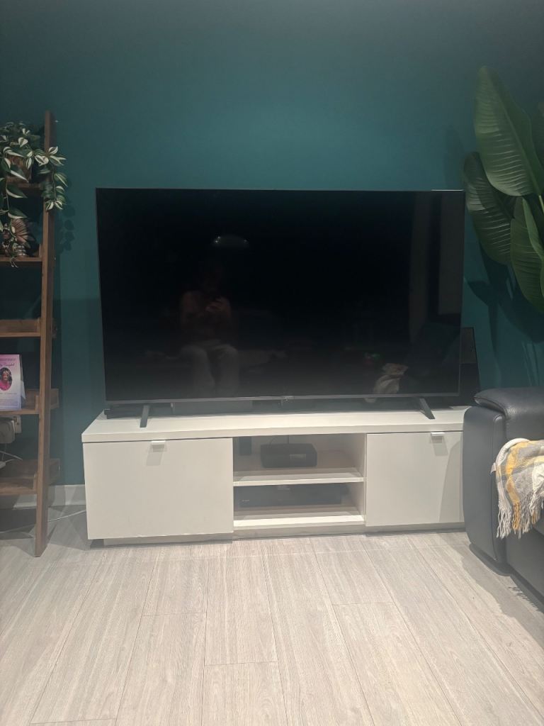 White gloss tv unit