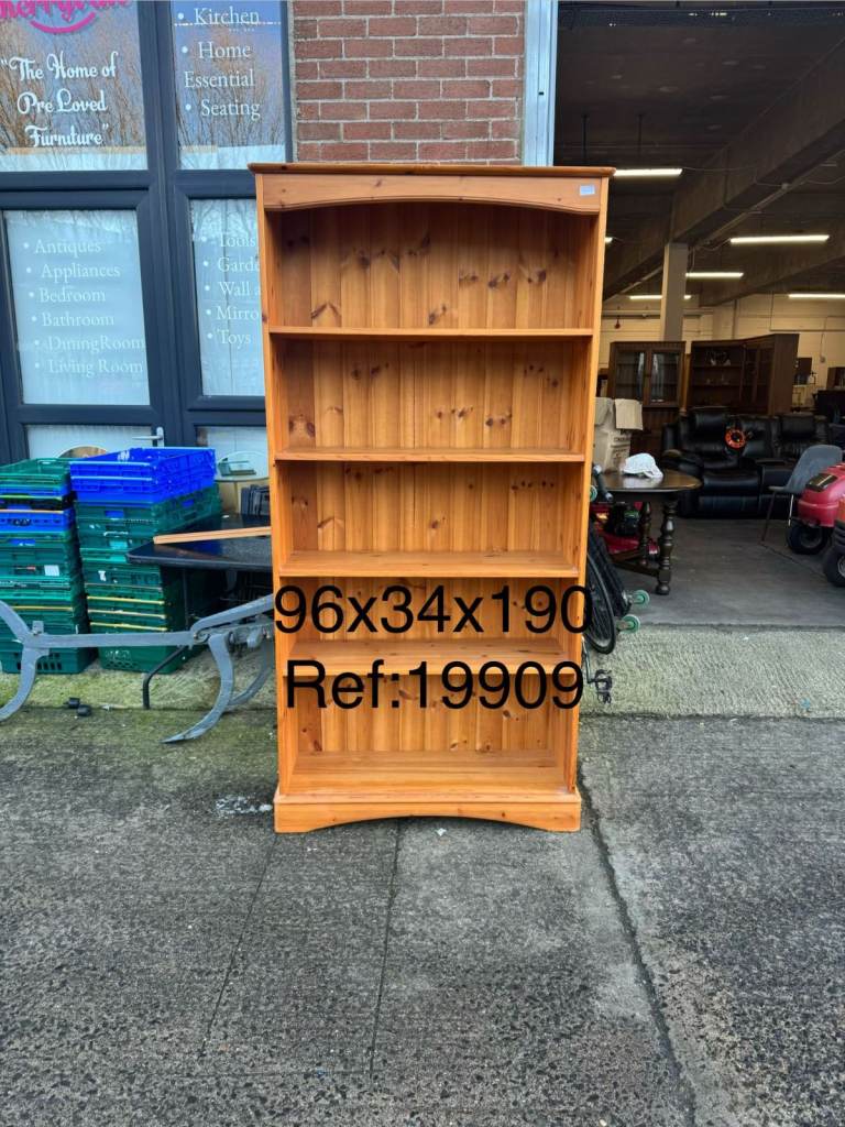 Tall pine bookcase, Ref:19909