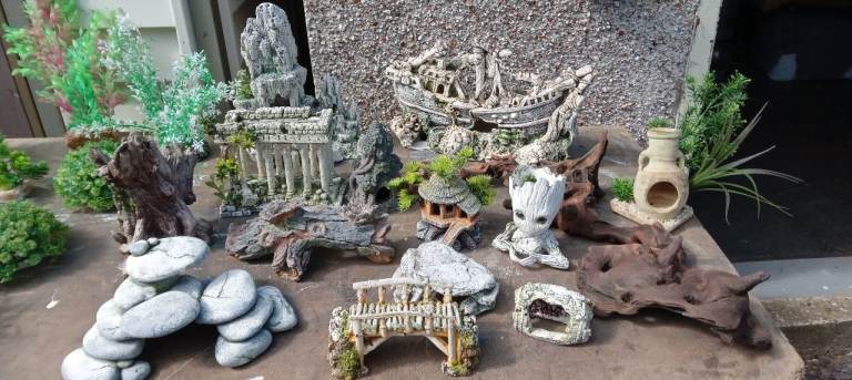 FISH TANK ORNAMENTS