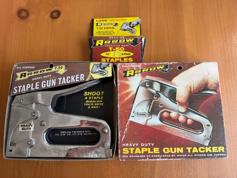 Arrow T-50 Heavy Duty Staple Gun Tacker with Staples – Good Condition