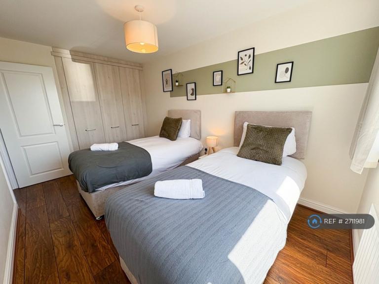 4 bedroom house in Edgewood Road, Manchester, M9 (4 bed) (#2711981)