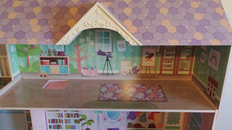 Large dolls house 5ft