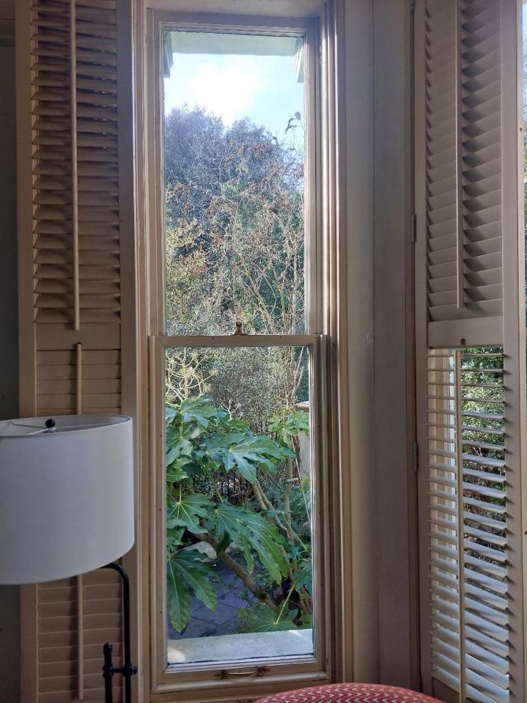 Shutters for bay sash windows