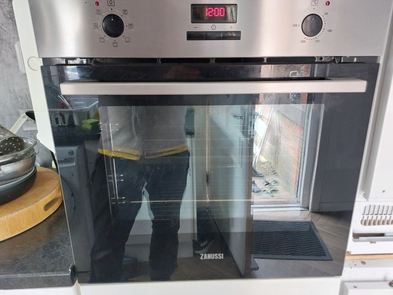 Electric oven