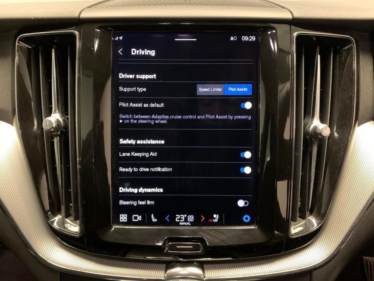 2022 Volvo XC60 2.0 B5P Plus Dark 5dr AWD Geartronic ESTATE PETROL Automatic