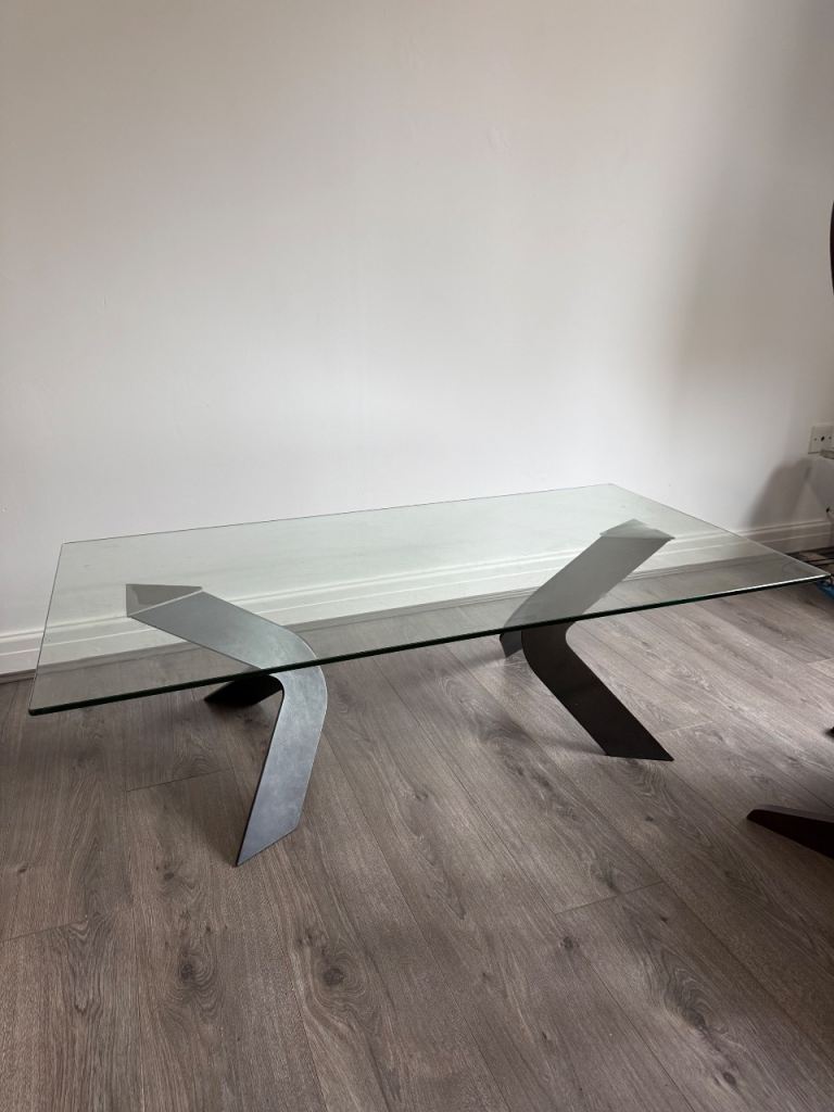Glass coffee table 