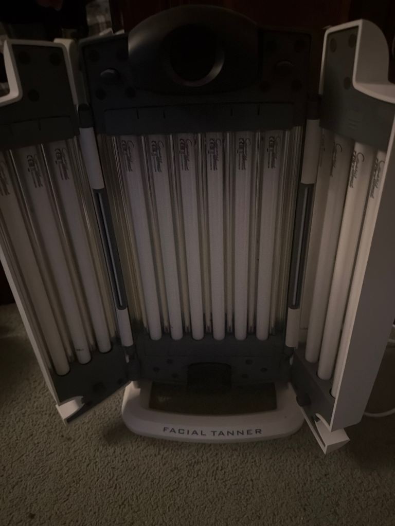 Solar facial tanner 