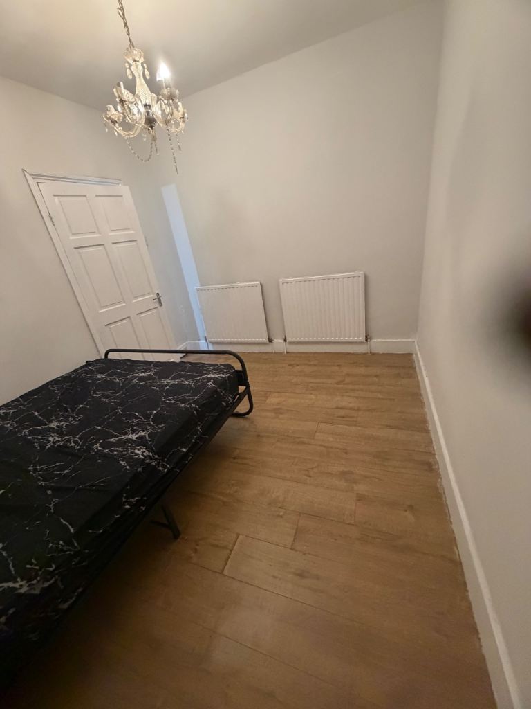I have 2 double room for rent en3 
