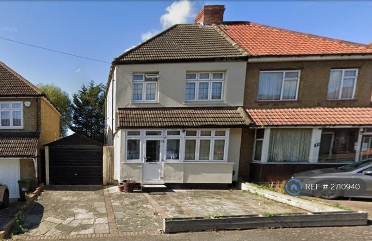 3 bedroom house in Kenilworth Avenue, Romford, RM3 (3 bed) (#2710940)