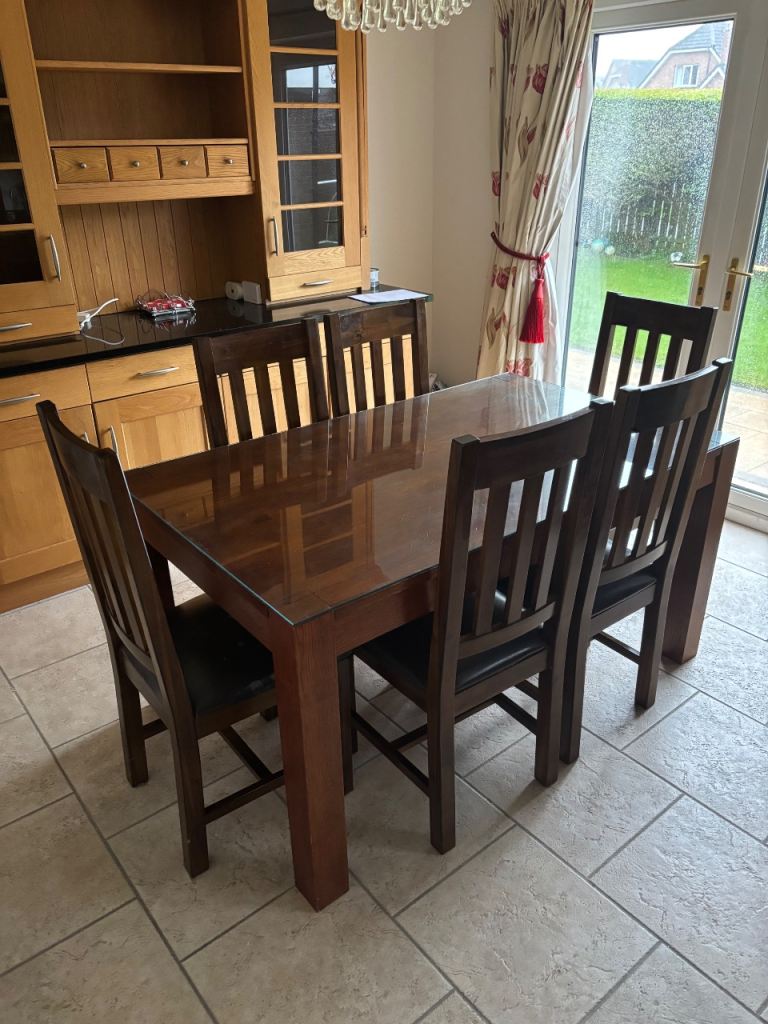 Dining Table & 6 Chairs