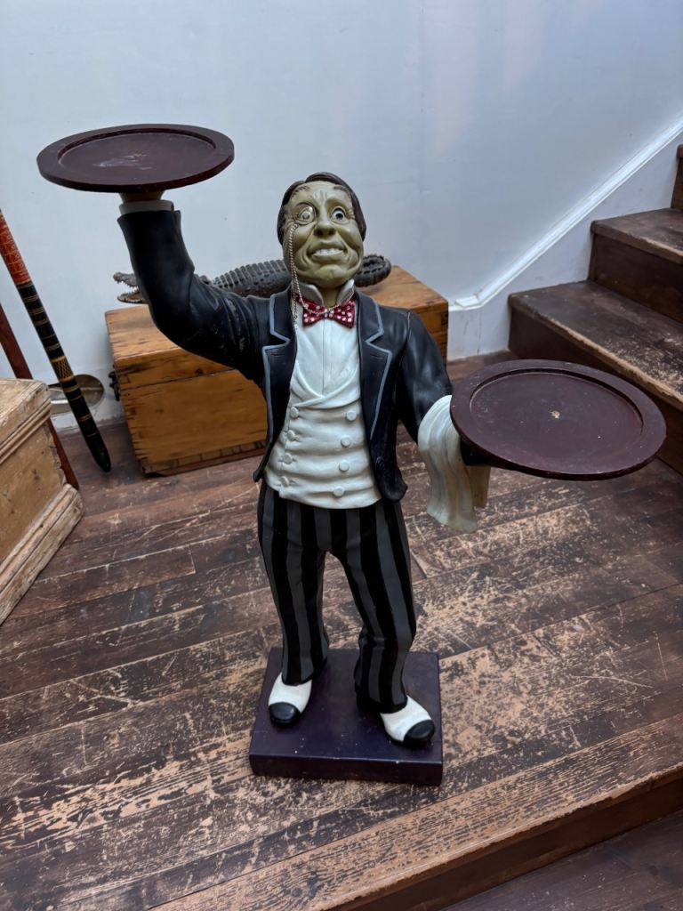 Waiter Characters Figure Statue Model Funny Man Model Décor Decorative Manufactured fibreglass resin