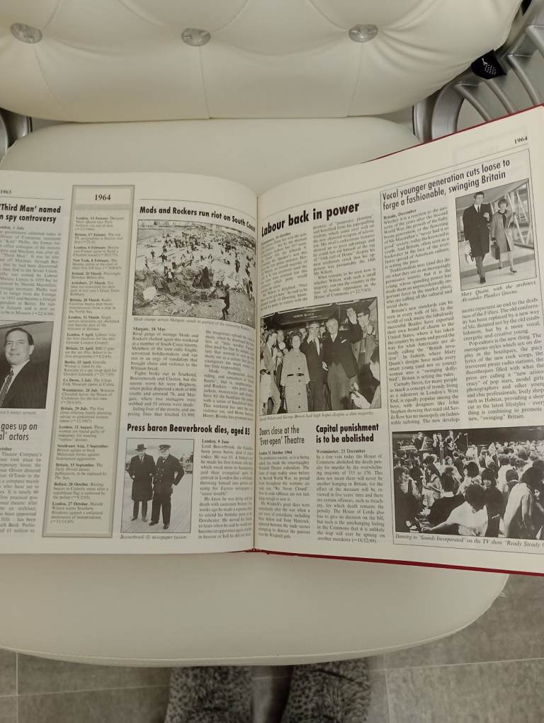 BOOK 'CHRONICAL OF BRITAIN AND IRELAND 