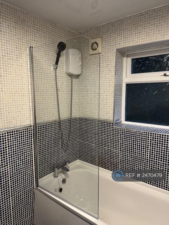 2 bedroom flat in Mayfield Road, Salford, M7 (2 bed) (#2470479)