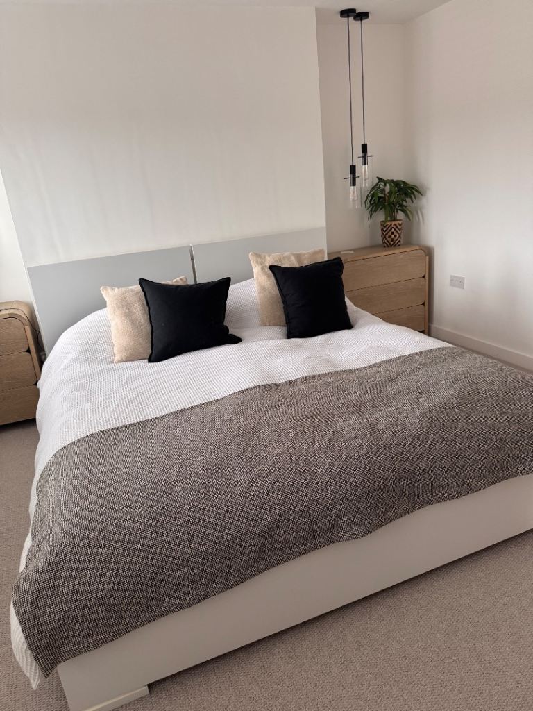 White Super king bed frame - Ottoman storage 