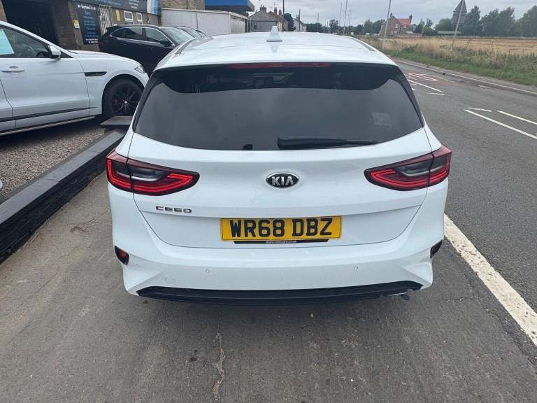 KIA CEED 1.6 CRDi 3 White Manual Diesel 2018