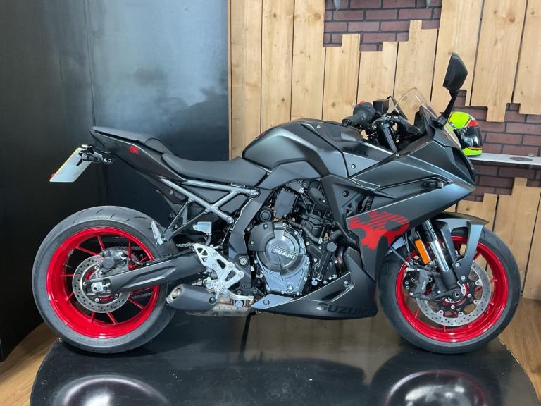 Suzuki GSX-8R 2026 with just 315 Miles! One Owner! Quick Shifter! Stunning! 