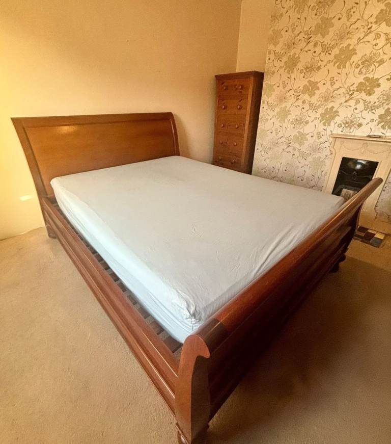 Solid Wood King Size Sleigh Bed in Rich Dark Finish (mattress not included)