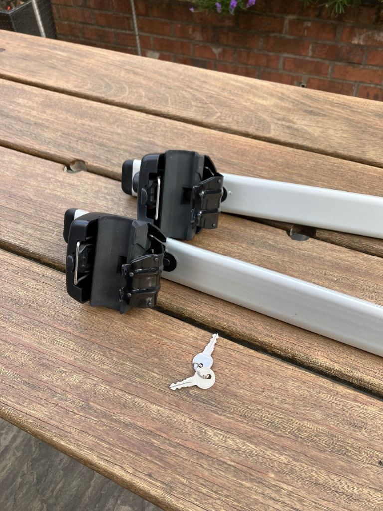 Seat ATECA roof BARS WITH LICKING KEY