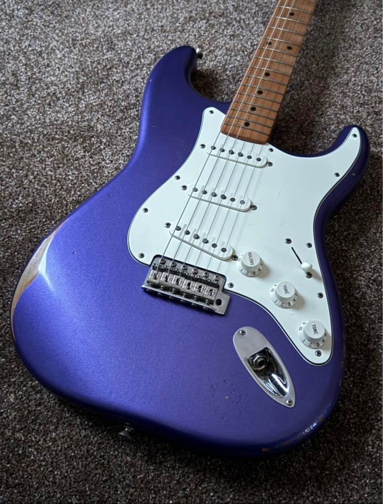 Fender FSR Vintera Road Worn Mischief Maker Stratocaster - Metallic Purple