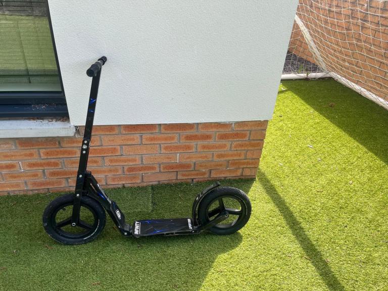 Adult Pneumatic Wheel Kick Scooter – Excellent Condition