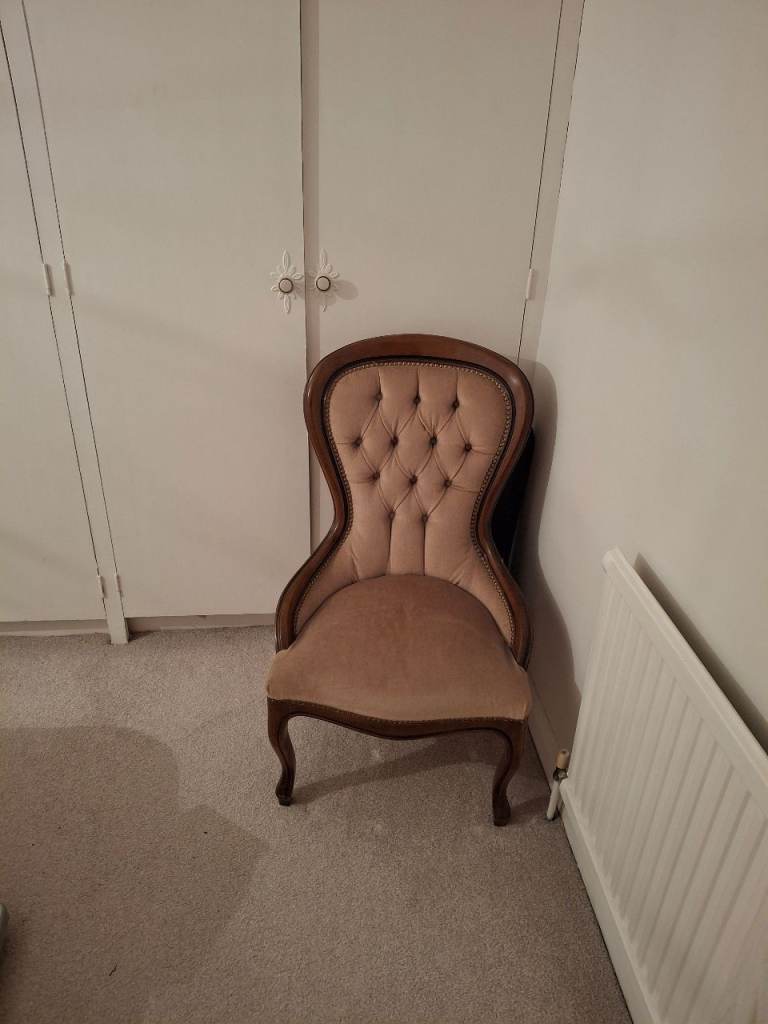 Victorian style spoon chair