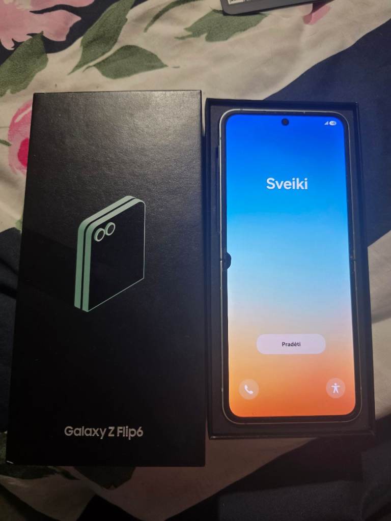 Samsung Galaxy Z Flip6 512GB - Unlocked - Mint Colour - Boxed