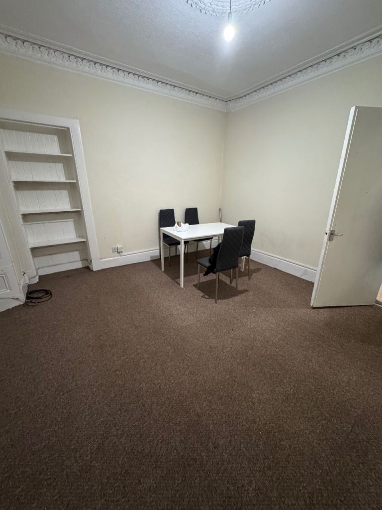 Top floor 2-bed flat