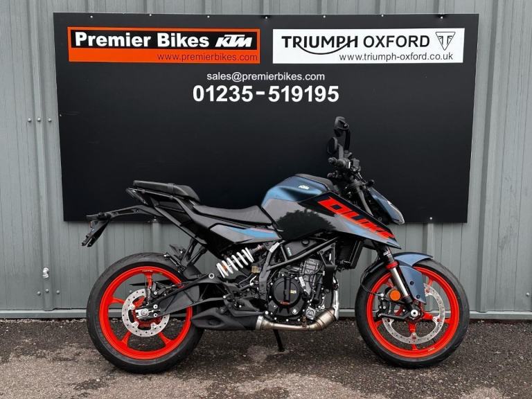 2025 KTM 125 DUKE IN  Blue / Orange  - Blue  / Black 
