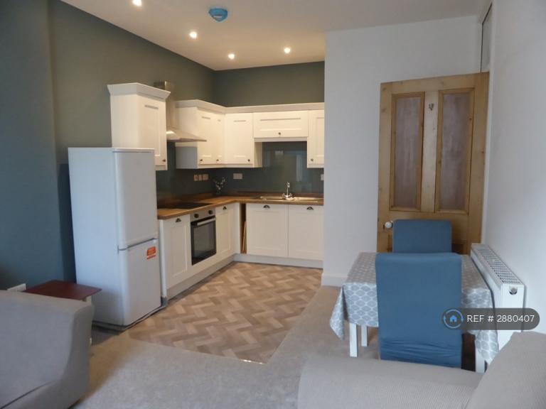 2 bedroom flat in Dalgety Road, Edinburgh, EH7 (2 bed) (#2880407)