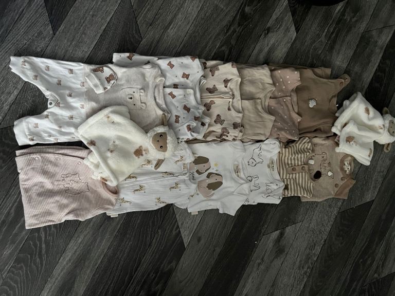 Absolute bargain 0-3 teddy bear brand  0-3 mths 14 items beige/brown 