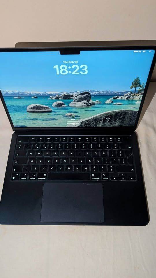 Apple MacBook Air M2 (please read description)