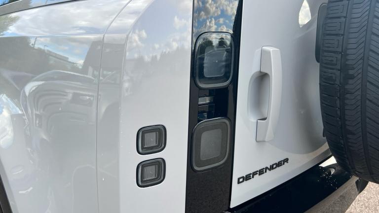 2026 Land Rover Defender 3.0 D350 X-Dynamic HSE 90 SAVING 3 500 GBP WHEN FU