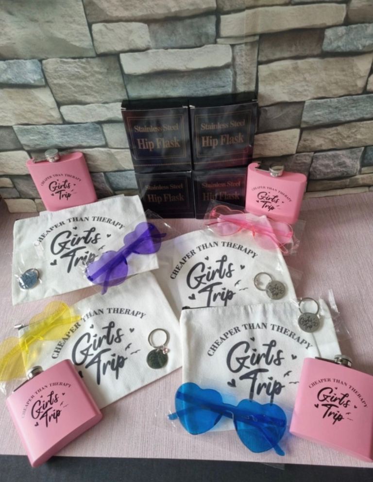 X4 Girls Trip Giftsets With Stainless Steel  Flasks, Glasses, Keyrings, Wash Bag