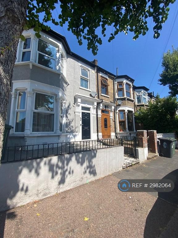 5 bedroom house in Huxley Road, London, E10 (5 bed) (#2982064)