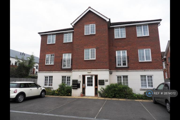 3 bedroom flat in Cherry Croft, Loughborough, LE11 (3 bed) (#2874072)