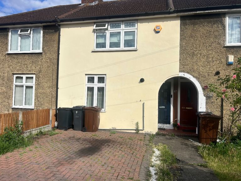 Beautiful Two bed double reception house for rent 