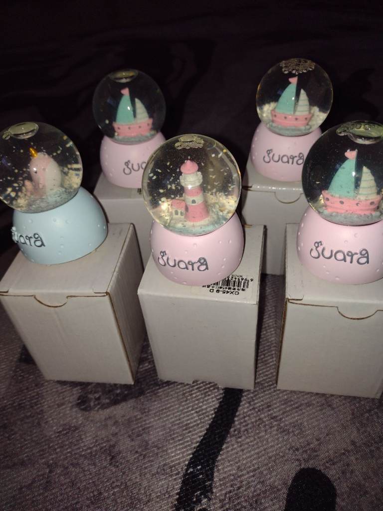 Snow globes 