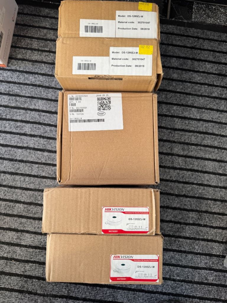 Hikvision brackets x6 white