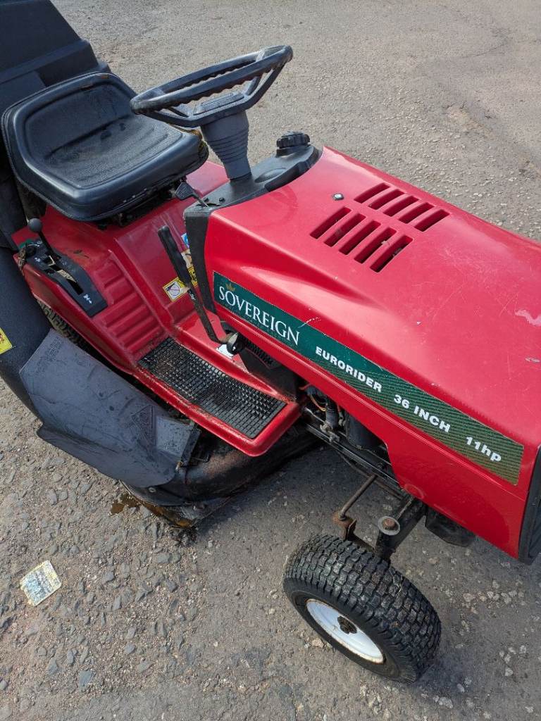 Ride on lawnmower 