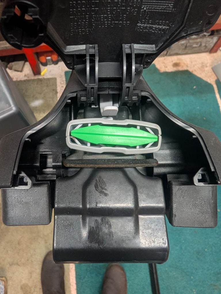 Thule Roof Bar Kit 1589 Volkswagen Polo Mk. IV