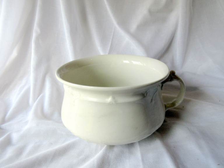 A VINTAGE CERAMIC CHAMBER POT PLANTER