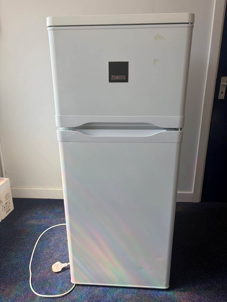 Zanussi Fridge Freezer. Clean & Fully Working
