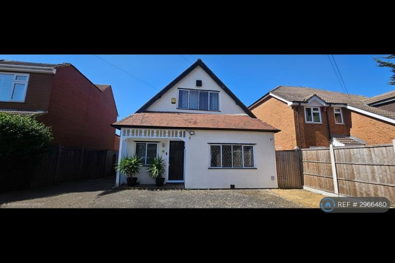 3 bedroom house in London Road, Slough, SL3 (3 bed) (#2966480)