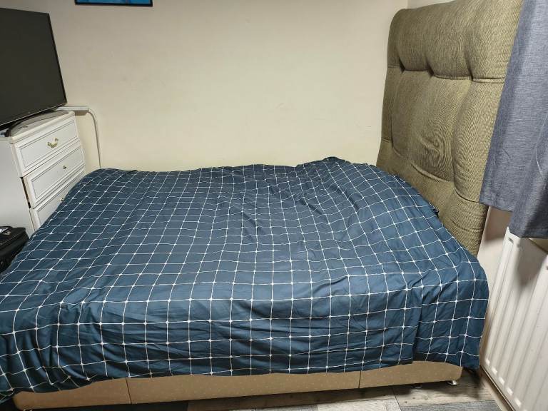 King size bed with two draws over side 