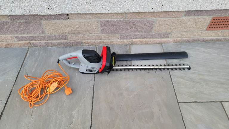 SPEAR & JACKSON HEDGE TRIMMER with EXTRA LONG BLADE